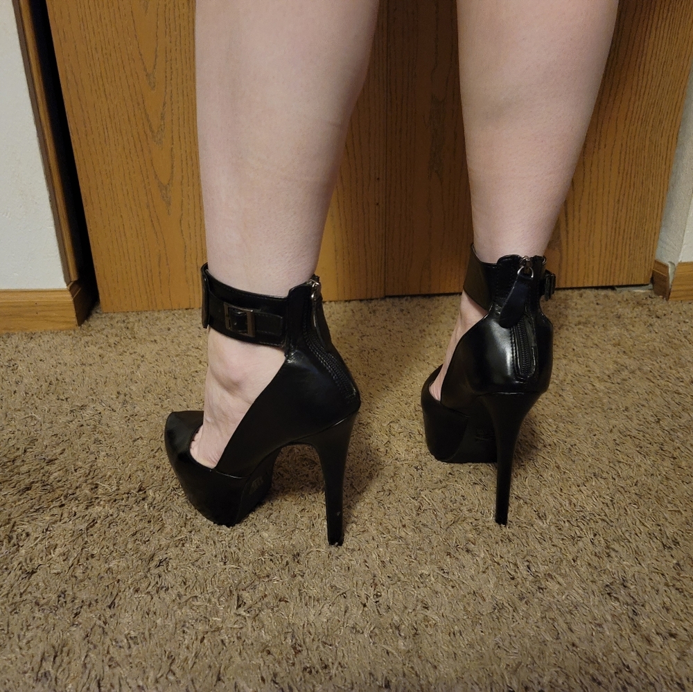 Shoes - Picture 11 of 12